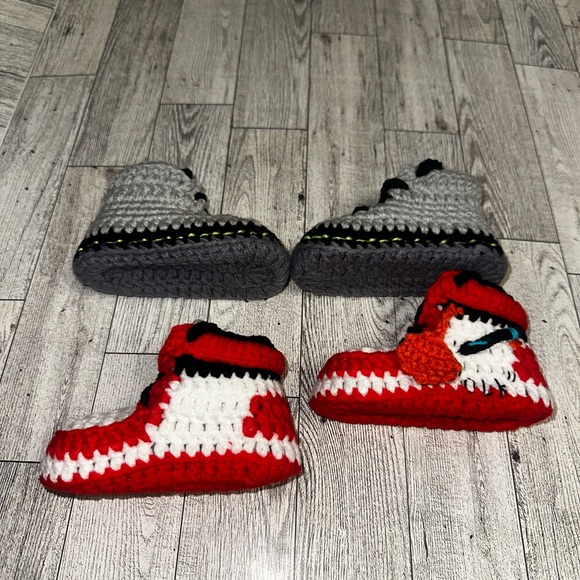 New knitted infant booties 2 pair - Picture 3 of 4